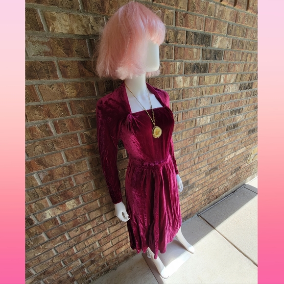COPY - Vintage 1970's handmade long sleeve velvet magenta swing dress with squa… - Picture 2 of 8